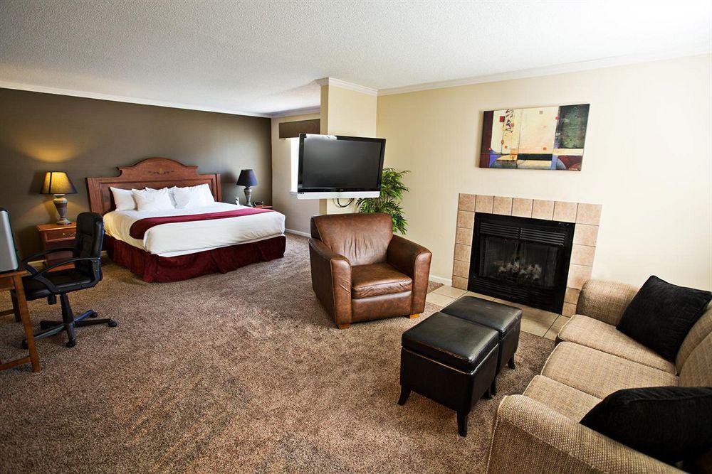 Sterling Hotel And Suites Clive Εξωτερικό φωτογραφία