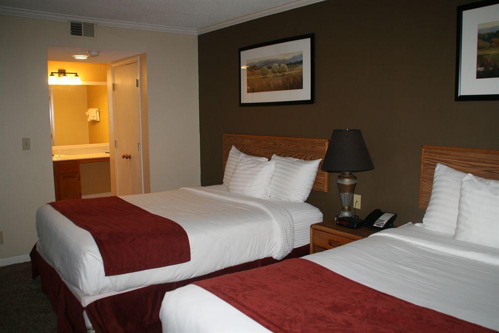 Sterling Hotel And Suites Clive Εξωτερικό φωτογραφία