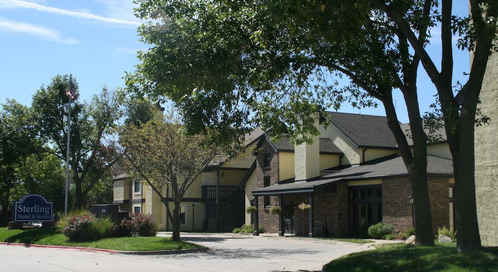 Sterling Hotel And Suites Clive Εξωτερικό φωτογραφία