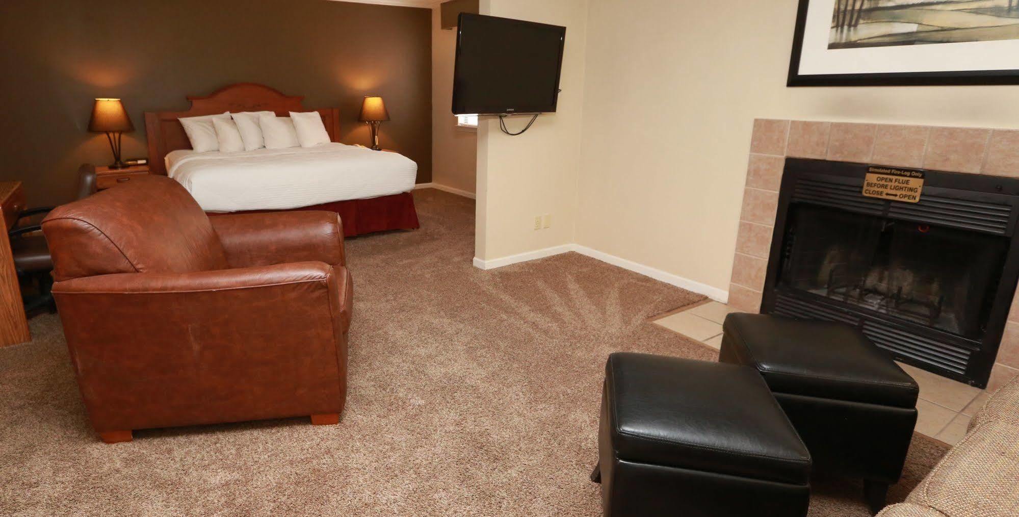 Sterling Hotel And Suites Clive Εξωτερικό φωτογραφία