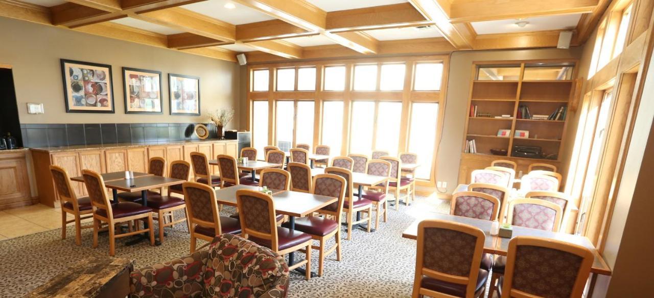 Sterling Hotel And Suites Clive Εξωτερικό φωτογραφία