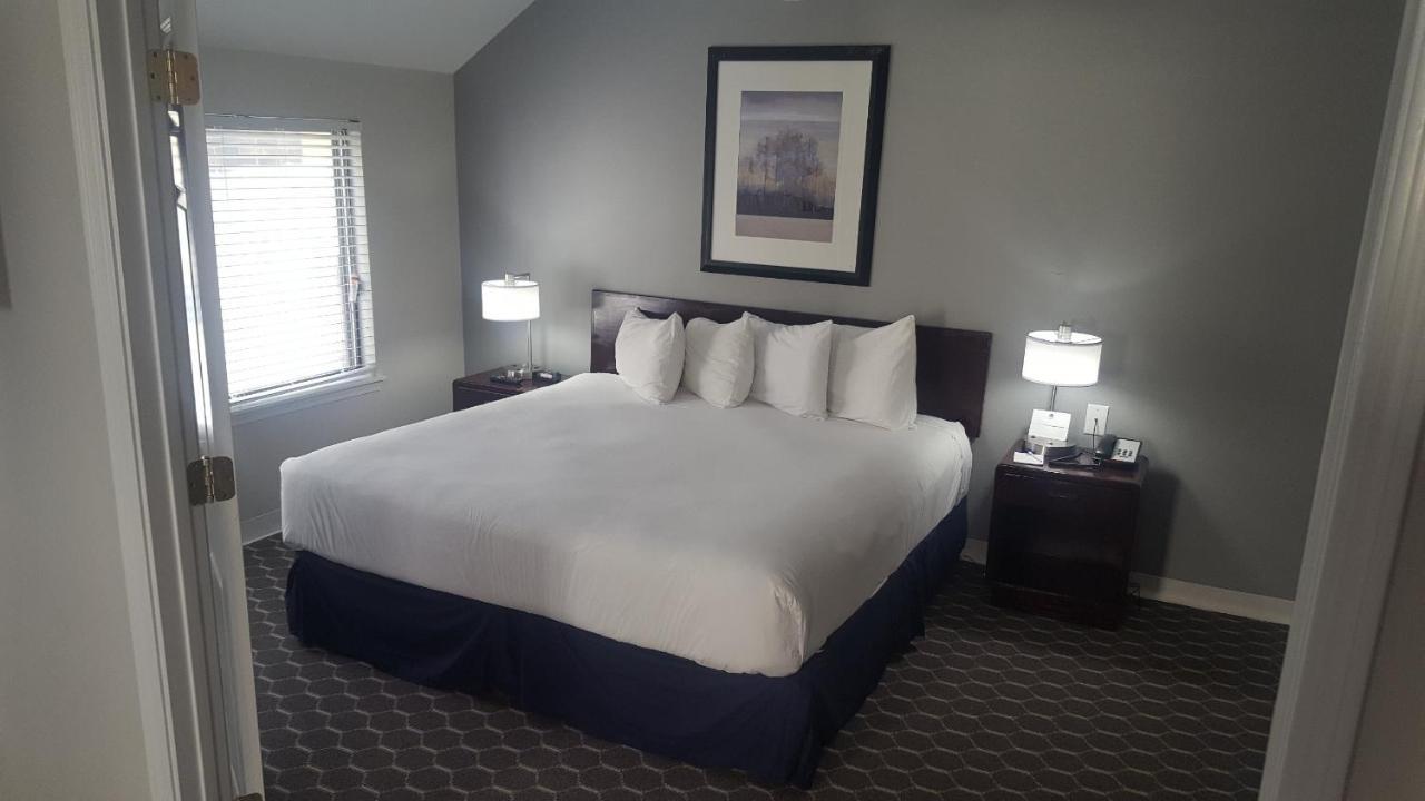 Sterling Hotel And Suites Clive Εξωτερικό φωτογραφία