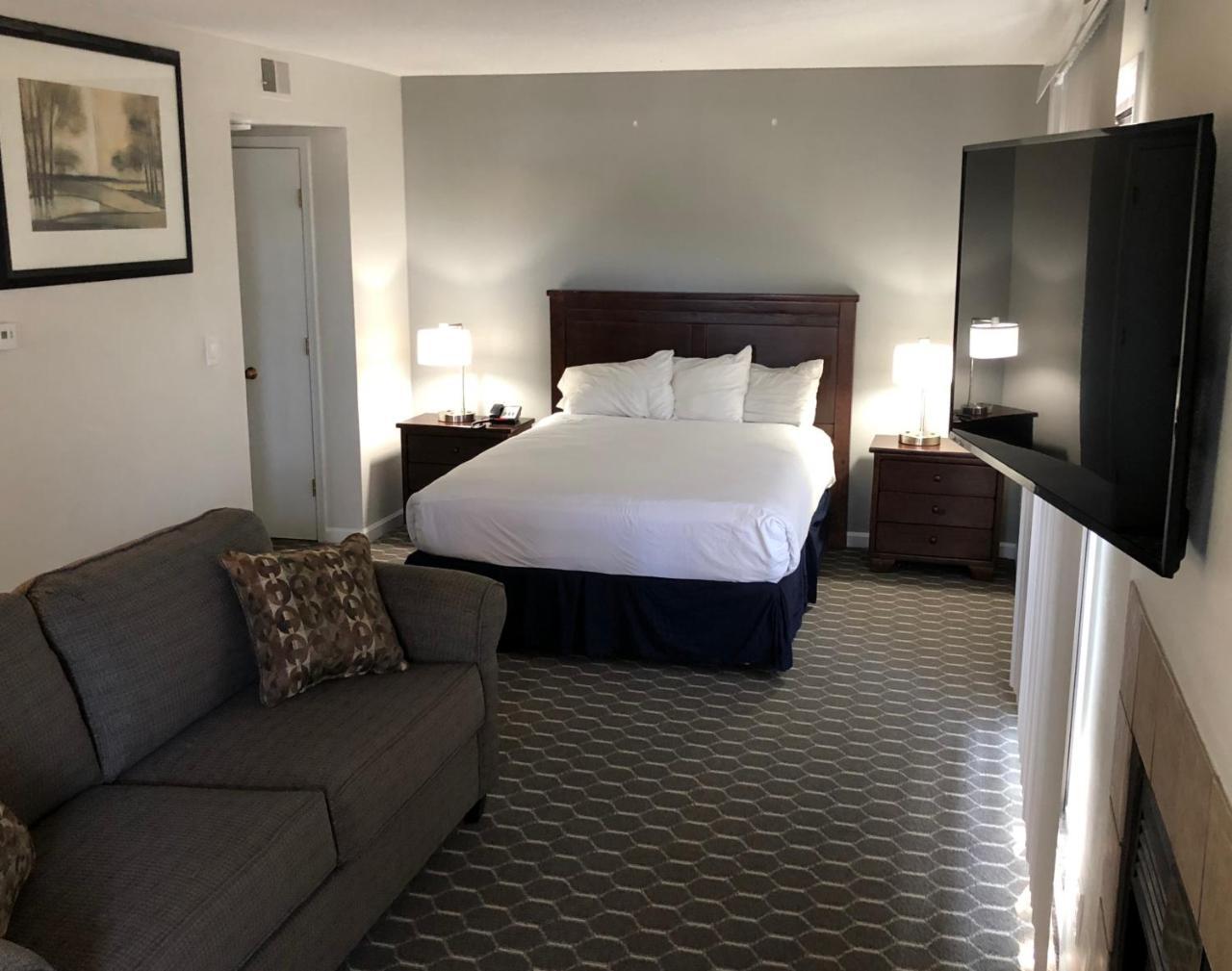 Sterling Hotel And Suites Clive Εξωτερικό φωτογραφία