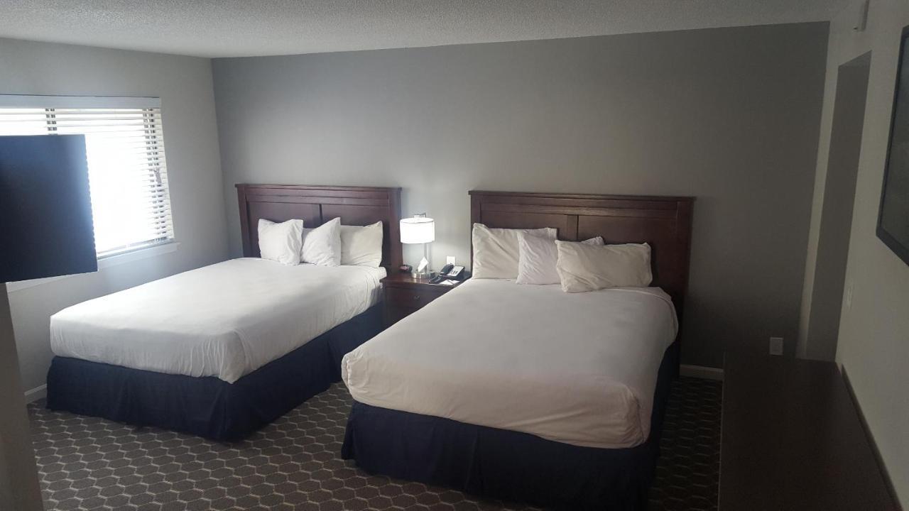 Sterling Hotel And Suites Clive Εξωτερικό φωτογραφία