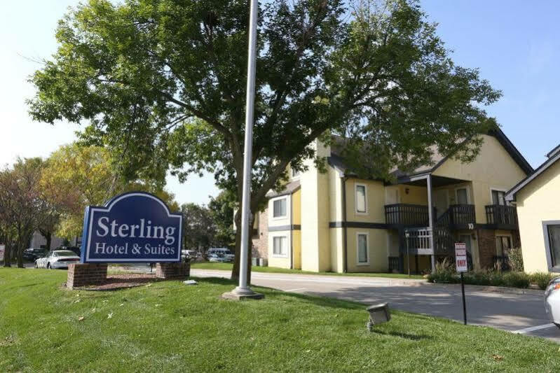 Sterling Hotel And Suites Clive Εξωτερικό φωτογραφία